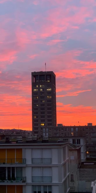 Tôt le matin, à l’heure du café Hôtel de ville - Le Havre